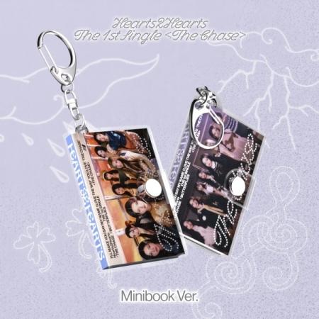 Hearts2Hearts - 1st SINGLE ALBUM The Chase (Mini Book Version)